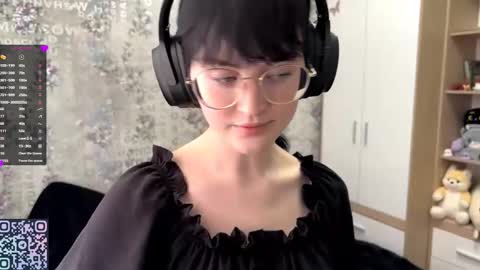 Annie PVT IS OPEN online show from September 25, 12:12 pm