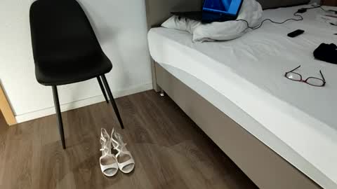 doit4thefun87 online show from April 8, 8:10 pm