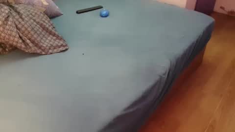 shy yoong cross online show from January 11, 5:14 am