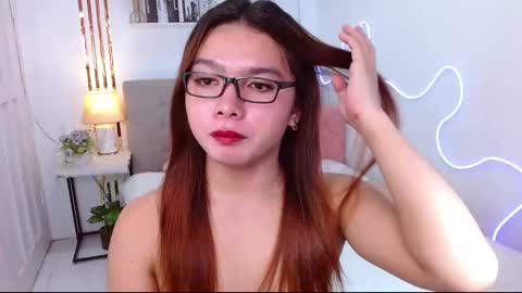 Snapshot of ellah_raj chatting on September 22, 3:50 pm ELLAH online show from September 22, 3:50 pm