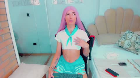 Snapshot of emiilysaenzz chatting on January 7, 4:05 pm EmillySaenz online show from January 7, 4:05 pm