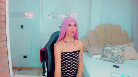 Snapshot of emiilysaenzz chatting on January 28, 2:31 pm EmillySaenz online show from January 28, 2:31 pm