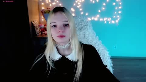 Snapshot of emily_nyaffe chatting on February 22, 11:57 pm Lia online show from February 22, 11:57 pm