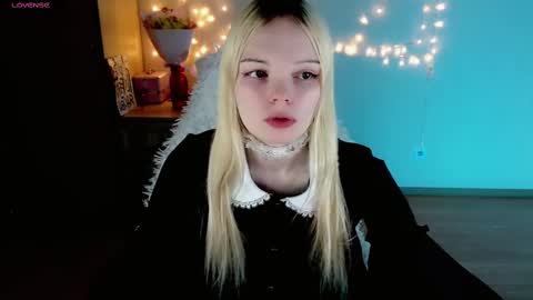 Snapshot of emily_nyaffe chatting on February 24, 10:47 pm Lia online show from February 24, 10:47 pm