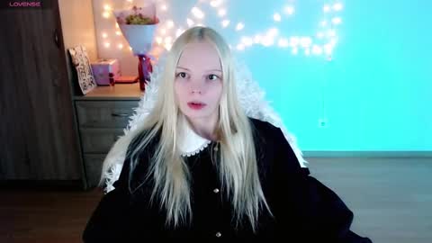 Snapshot of emily_nyaffe chatting on March 2, 11:39 pm Lia online show from March 2, 11:39 pm
