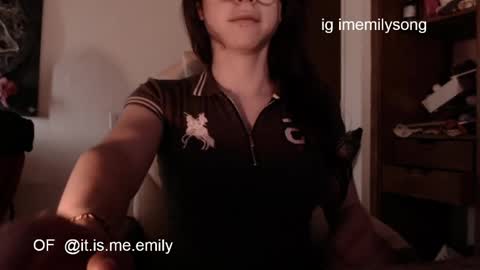 emily_pearl_ online show from April 10, 10:15 pm