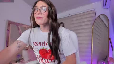 EMILY RAFFS online show from January 17, 9:06 am