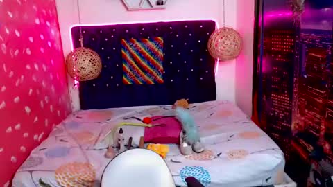 Emily online show from February 15, 1:16 pm