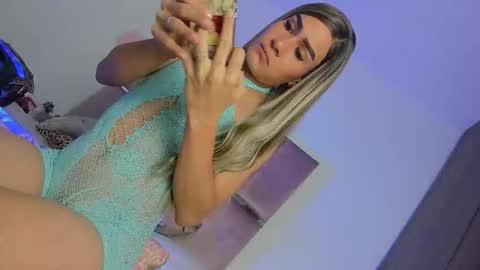 emmabrown10 online show from November 12, 5:41 am