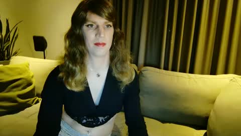 Snapshot of emmysissy chatting on December 28, 5:46 pm Emmy online show from December 28, 5:46 pm