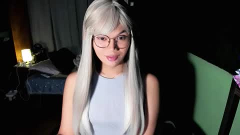 Snapshot of esilchan chatting on October 2, 4:13 am Chelliane online show from October 2, 4:13 am