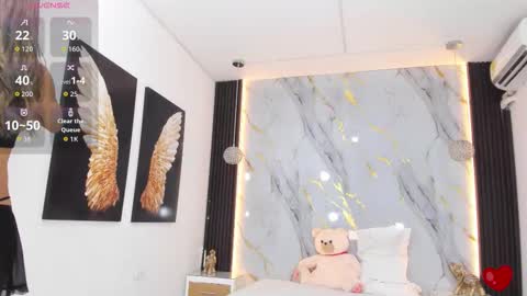 Estephany online show from October 17, 1:47 pm