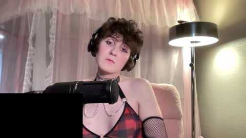 Snapshot of evermoore_24 chatting on January 29, 4:47 am ever moore online show from January 29, 4:47 am