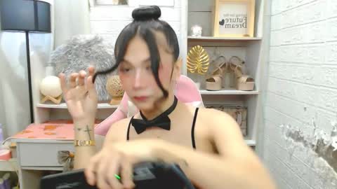 exotictssavie online show from December 4, 4:05 am