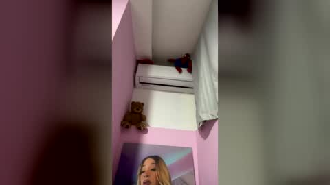 eyleen421514 online show from July 9, 4:27 am