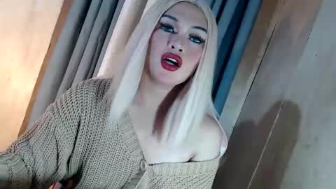 DANIELLA - DONT FORGET TO GIVE ME A THUMBSU UP online show from May 11, 10:21 am