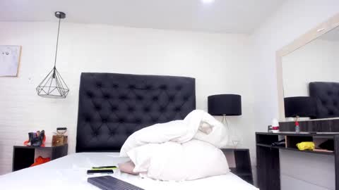 Sara Fox  online show from December 3, 2:11 pm