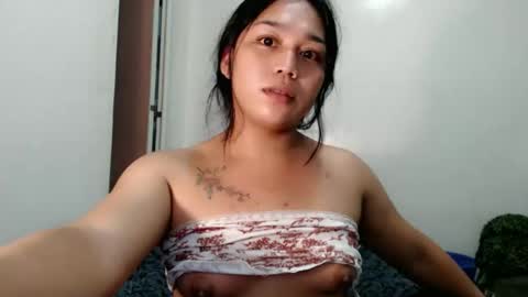 ITS ME CRYSTAL online show from June 5, 11:00 pm