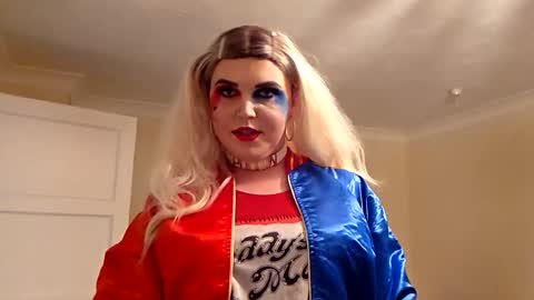 Snapshot of gemmaquinzel chatting on October 31, 9:23 pm gemmaquinzel online show from October 31, 9:23 pm