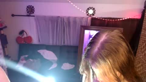 halovalentine online show from June 19, 1:43 am