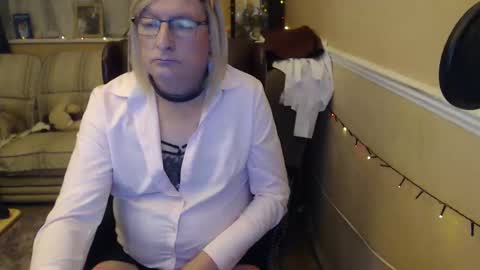 hannahcd57 online show from April 19, 9:06 pm