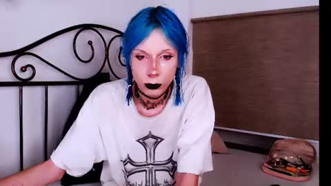 hi im Hika online show from June 17, 8:32 pm