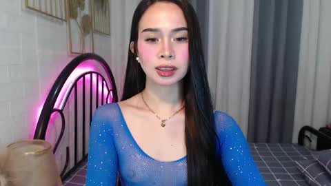 hoelymolly online show from June 8, 1:28 am