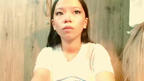 Hoelymorri online show from April 27, 2:54 am