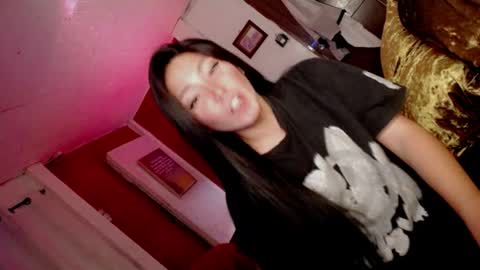 its me CLAUDIA online show from June 29, 5:00 am