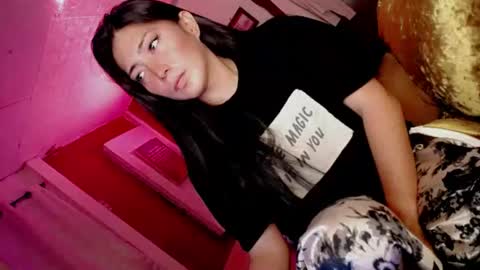 its me CLAUDIA online show from June 30, 8:25 am
