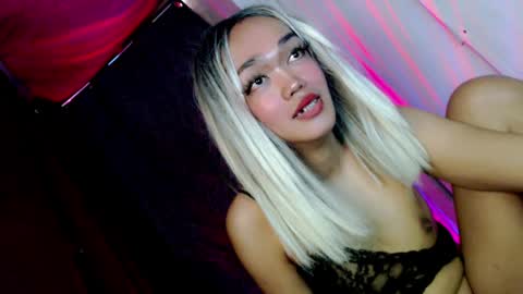 hot_moma69 online show from April 6, 4:46 am