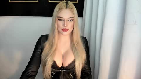 STELLA online show from October 18, 6:33 pm