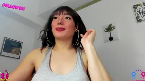 crishinahotty online show from January 9, 7:31 am