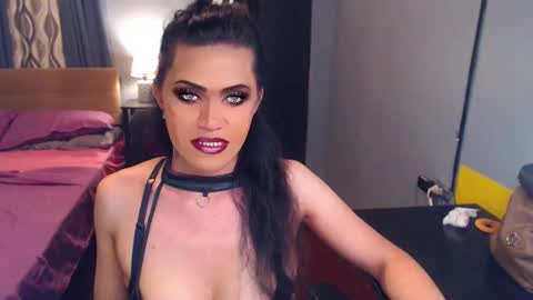 Snapshot of hugecockbarna chatting on March 2, 7:52 pm SOFIA MARIAH online show from March 2, 7:52 pm