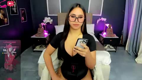 HELLO HANNAH IS BACK online show from July 12, 9:24 am