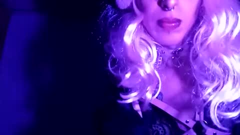 i_like_to_be_adored online show from March 15, 1:41 am