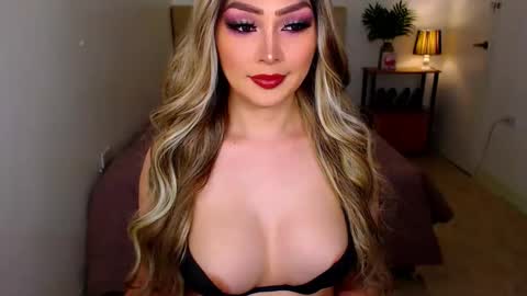 QUEEN SUSSIE BROWN online show from December 19, 4:29 am