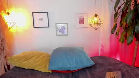 ian  online show from October 10, 9:21 am