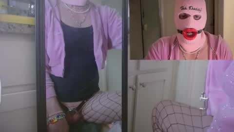 illcallitlilac online show from February 6, 7:14 am