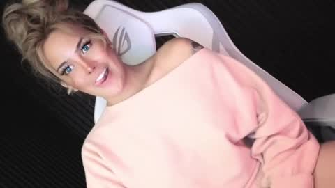 Candy Moore online show from March 31, 3:47 pm