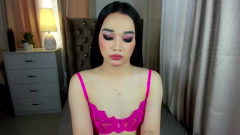 indestructabletrixie online show from December 20, 7:12 am