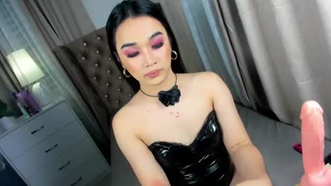 indestructabletrixie online show from December 23, 2:07 pm