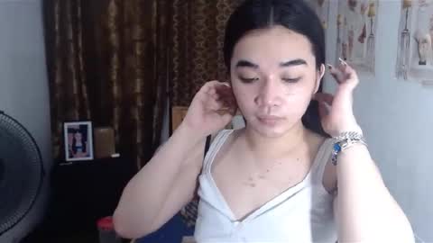 indestructabletrixie online show from January 18, 8:42 am