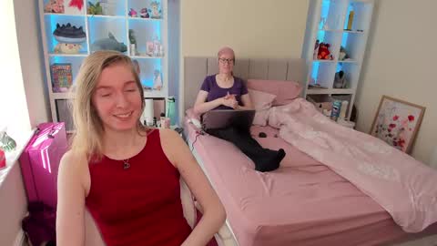 isabella online show from April 6, 3:45 pm