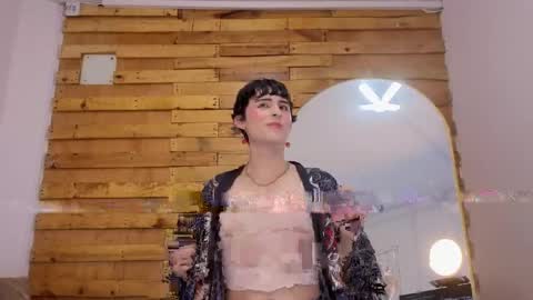 Isol online show from April 17, 11:39 pm