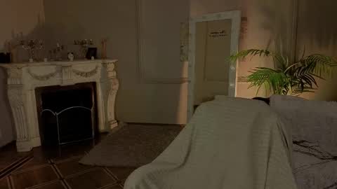 jes_solar online show from February 5, 9:53 pm