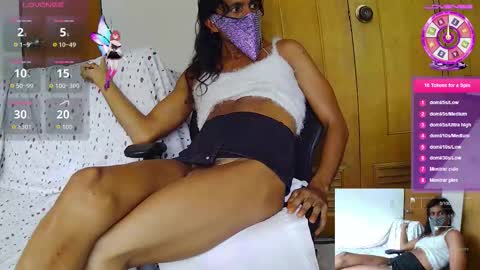 Snapshot of juanie69 chatting on October 1, 5:02 pm Juanie online show from October 1, 5:02 pm