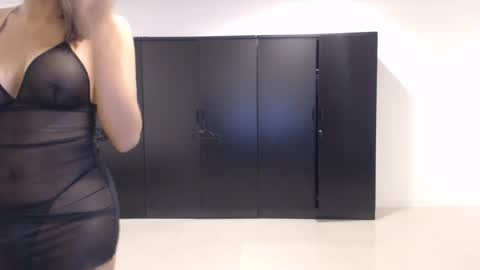 katie_thai online show from December 11, 6:20 pm