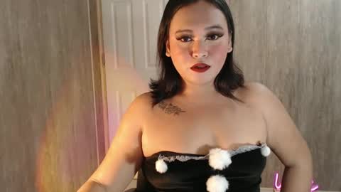 KELLY MCDOLEN online show from March 7, 3:41 pm