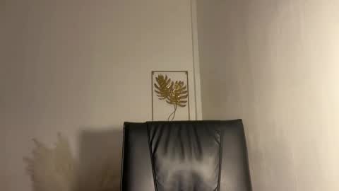 kendall online show from October 8, 5:09 am